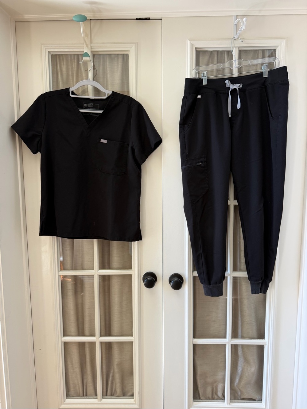SMALL Black Women’s Figs Set w/ Petite Yola Yoga Pants
